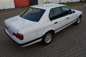 BMW 740i 1992 года  (UK)